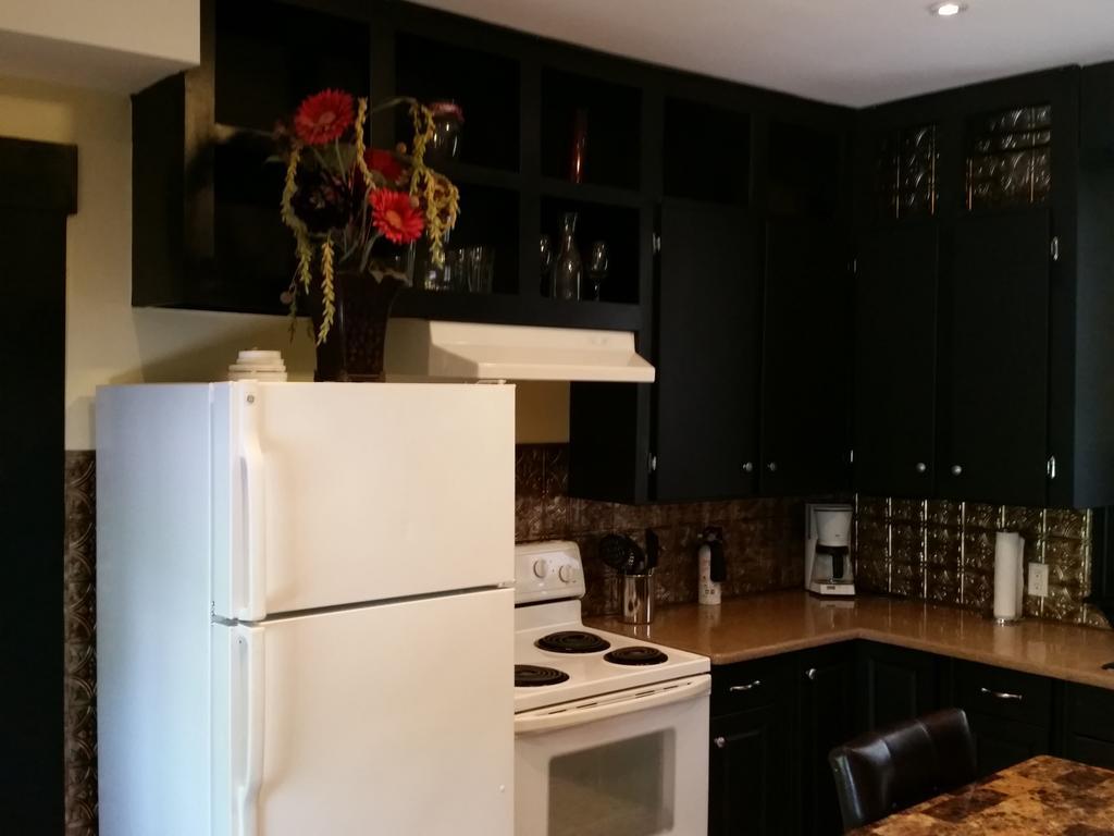 Work Play Suites Union Фредериктън Екстериор снимка